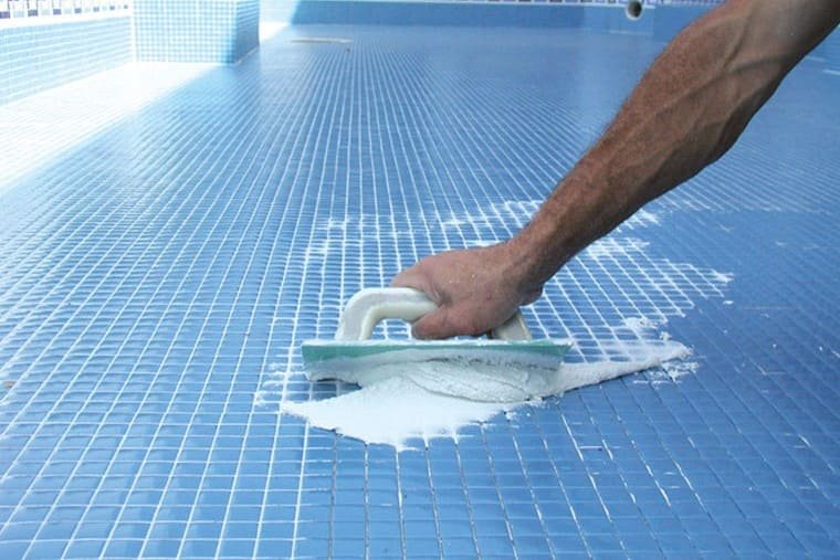 Limpieza y renovación de juntas de gresite